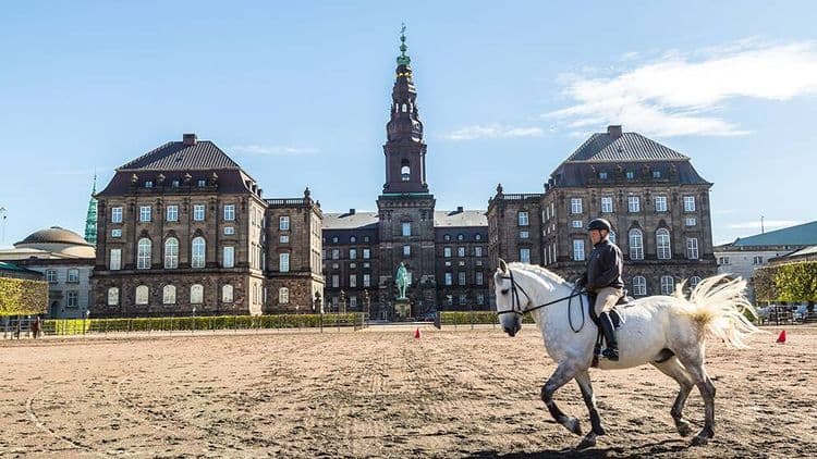 Castillo de Christiansborg y Jardines de Tívoli