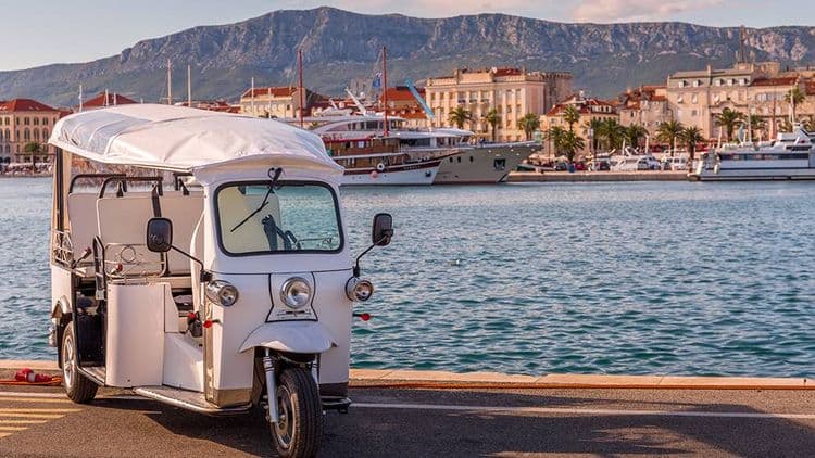 Dividido por Electric Tuk-Tuk