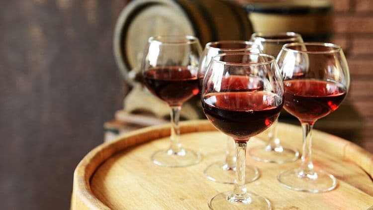 Vino exclusivo y entremeses en Volcano House