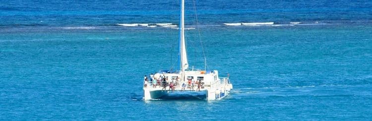 Velero y snorkel en catamarán de lujo