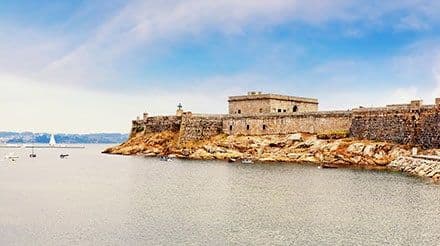 Turismo en La Coruña, cata de vinos y tapas gallegas