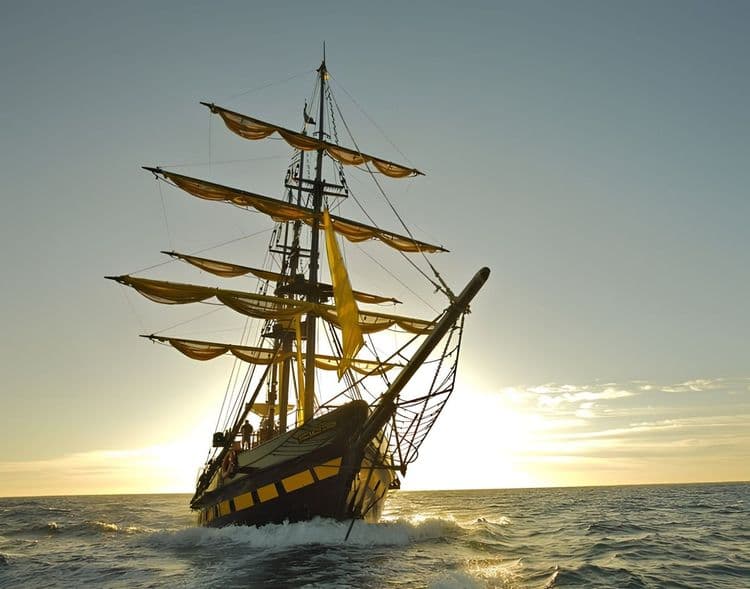 Bubble Tour: Pirate Ship Sail, Snorkel & Lunch