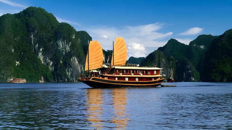 Panoramic Halong Bay by Bus