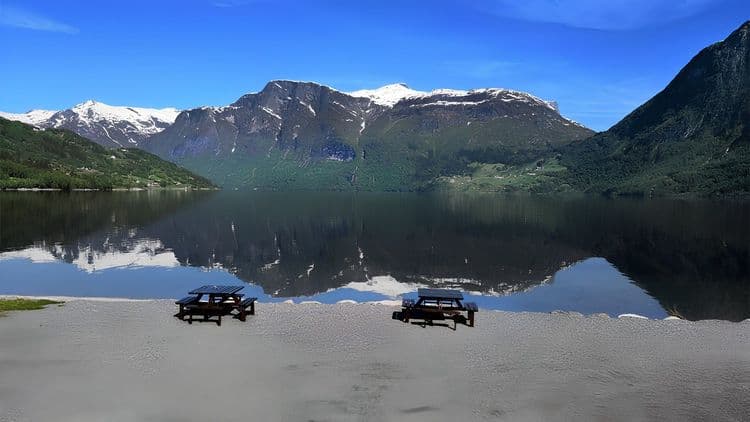 Easy Lake Stryn