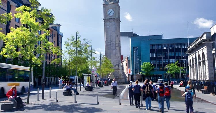Belfast City Walking & Pub