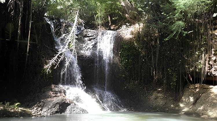 Cascada La Tille y safari en Jeep