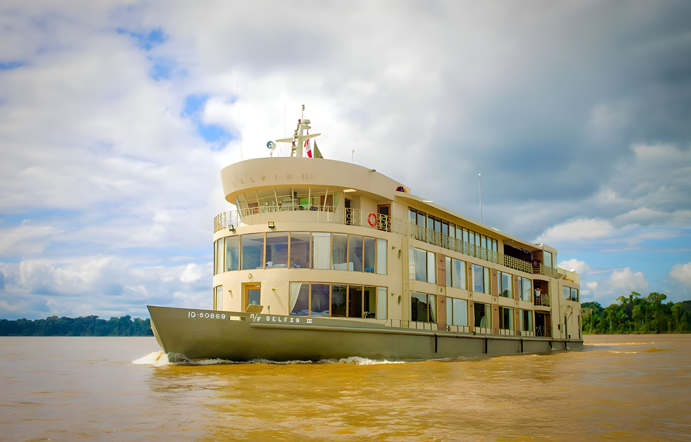 Delfin III cruise ship