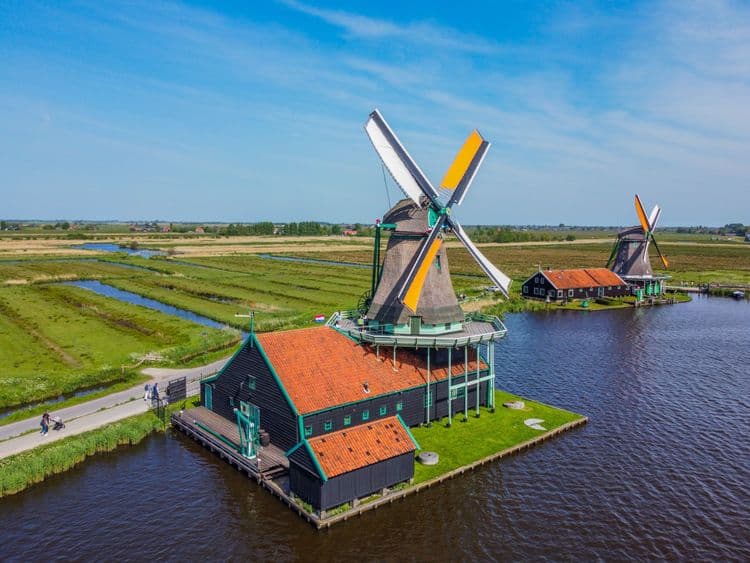 Guided Tour of Zaanse Schans: Historic Windmills and Dutch Houses