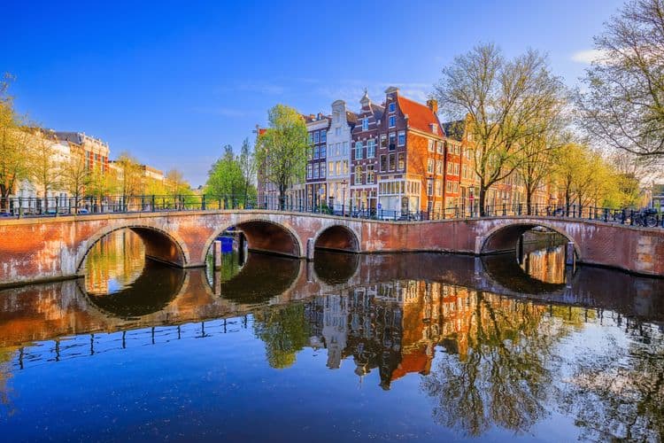 Guided Canal Cruise in Amsterdam's "Golden Age" Waterways