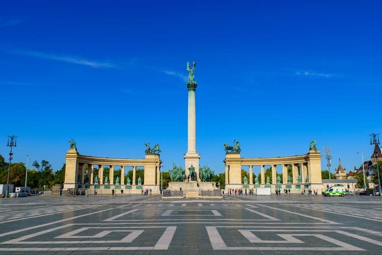 Guided Sightseeing Tour of Budapest and Heroes' Square