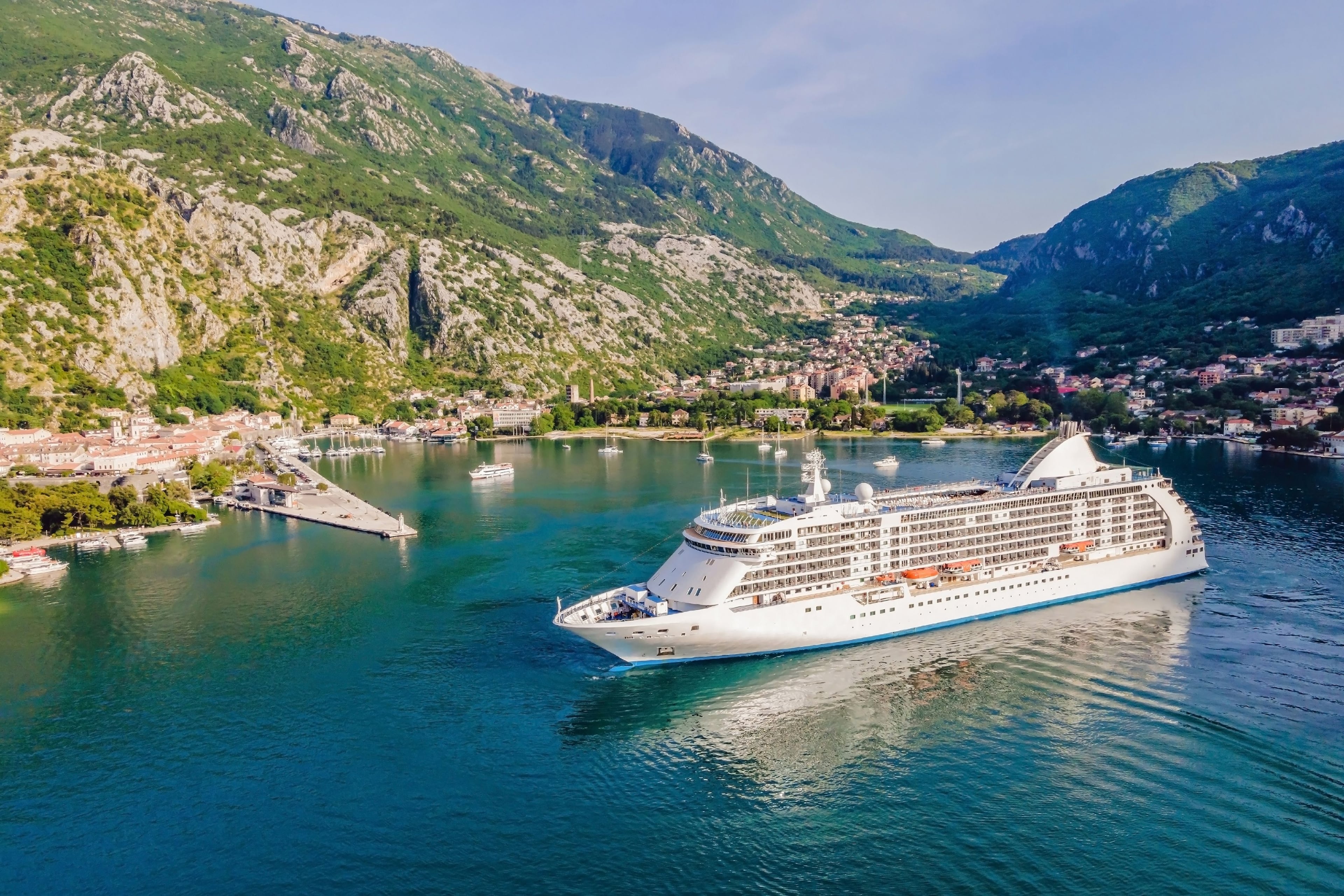 Book weekend cruises online and save
