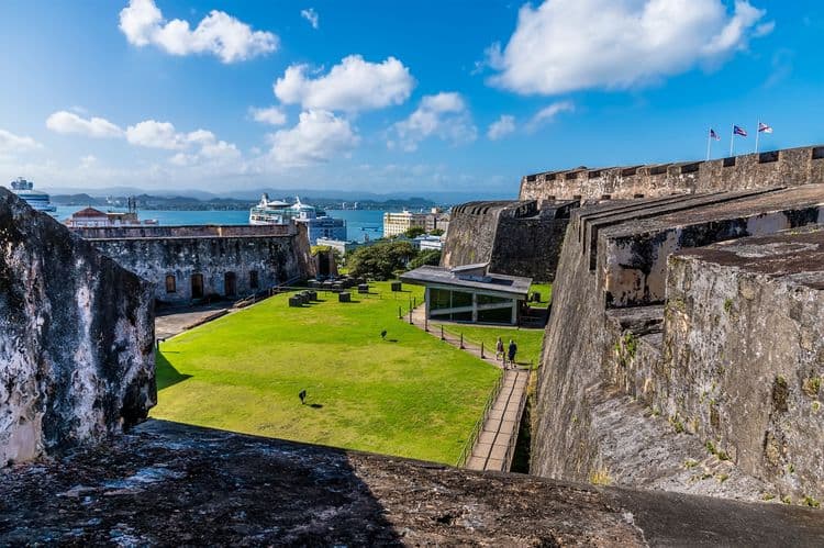 San Cristobal Fortress: Walk & Wonder