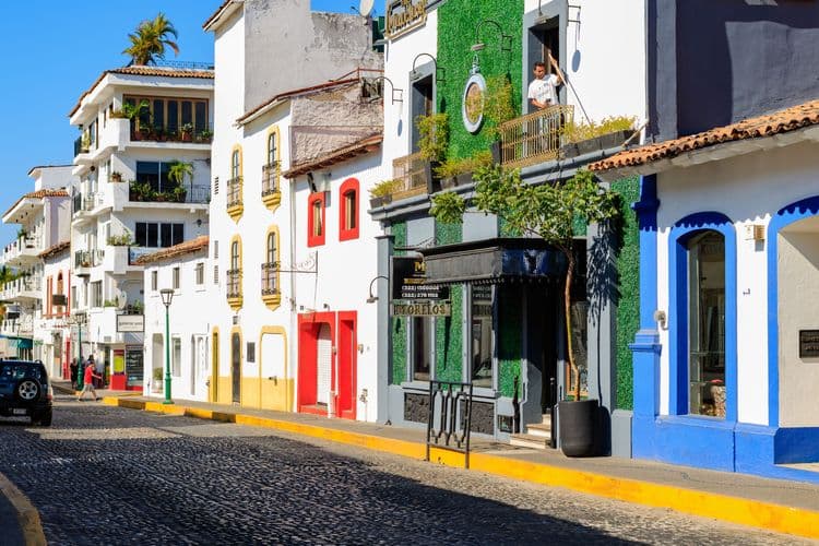 A Walk Through Puerto Vallarta & Elizabeth Taylor's Gringo Gulch