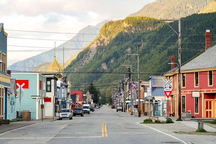 Local Connections: Skagway Street Car City Tour With Storyteller