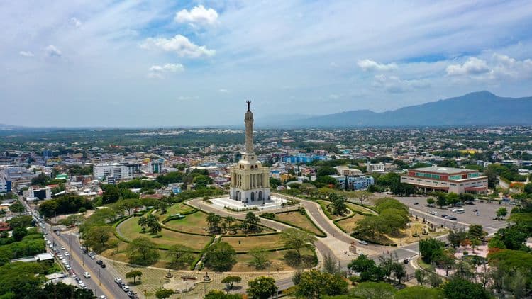 Discover Santiago City & Dominican Cigar Crafting With Lunch