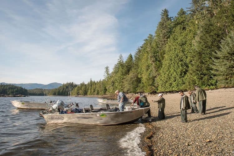 Pesca y restaurantes en la naturaleza