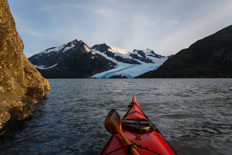 Incubación fluvial y kayak en el lago