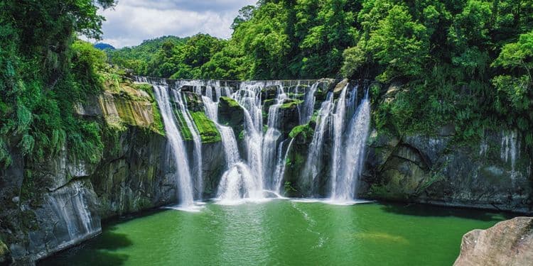 Ceremonia de la cascada Shifen y la linterna del cielo