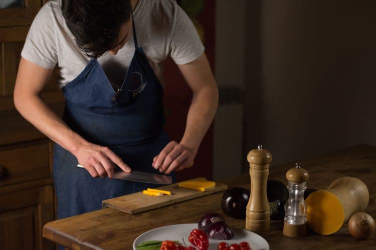 Hospitalité andalou : Churros, huile d'olive et nourriture traditionnelle au domicile de la famille locale
