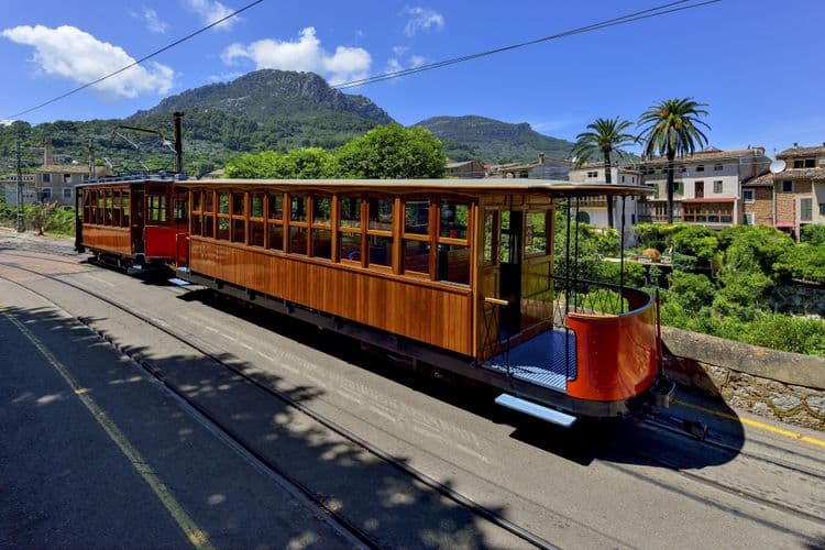 Train vintage jusqu'au village de Soller