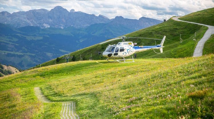Visite en hélicoptère à Tenuta Il Quinto : Expérience viticole et domaine exclusive