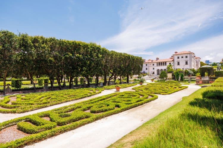 Iconic Miami: Vizcaya Gardens and Bayside Cruise (Drop off MIA Airport)
