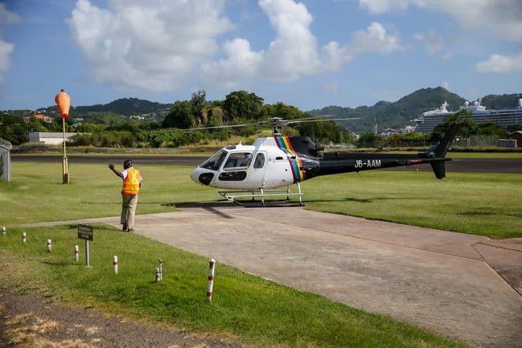 Un viaje en helicóptero sobre los Pitons y la selva tropical