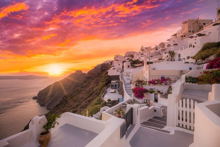 Discover Oia On Your Own