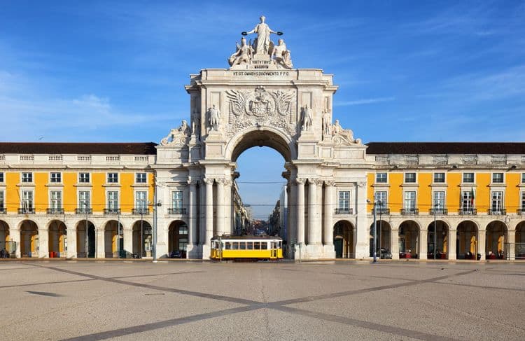 Preciosa Lisboa y Sintra con almuerzo (tour y traslado al aeropuerto)