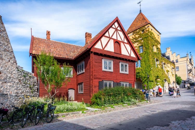 Paseo por el casco antiguo de Visby y Gotland Fika