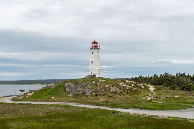 Caminata costera por el sendero del faro de Louisbourg