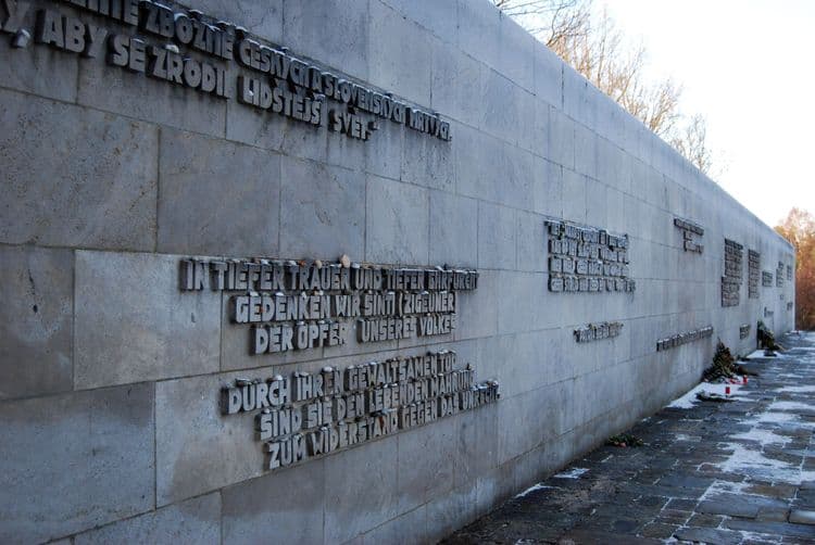 Monumento al campo de concentración de Bergen-Belsen